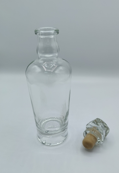 Бутылка Кватро 0,5 л. с пробкой. Премиум стекло